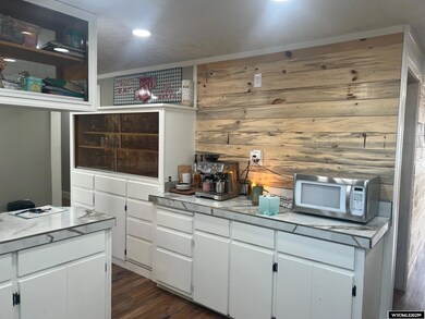 213 E Kendrick St, Rawlins, WY 82301 - photo 5