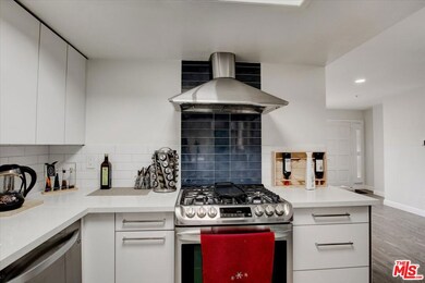 108 W Maple St unit 27, Glendale, CA 91204 - photo 4