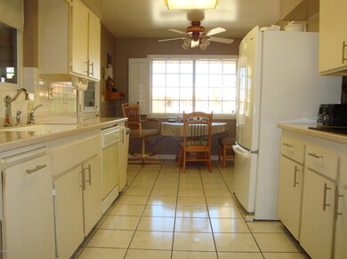 5A KITCHEN WITH EAT IN AREA