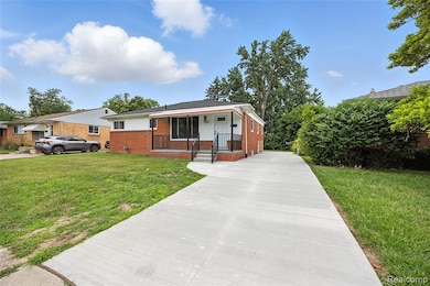 1418 W 13 Mile Rd, Royal Oak, MI 48073 - photo 2