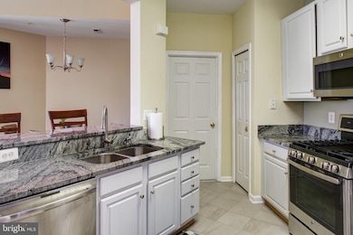 12481 Hayes Ct unit 301, Fairfax, VA 22033 - photo 4