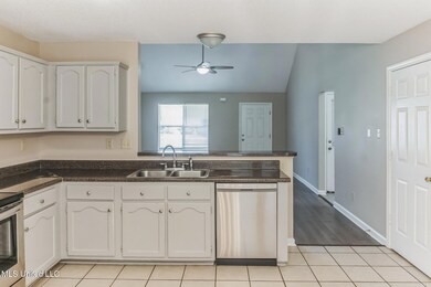 7657_Wills_Way_Cir_W_Walls_MS_38680_USA-