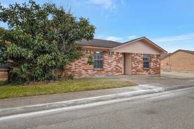 625 E Coombs St unit B, Alvin, TX 77511 - photo 6