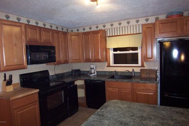 2 Marshall Ave, Adams, MA 01220 - photo 5