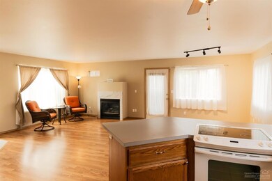 1004 NE Ross Rd, Bend, OR 97701 - photo 5