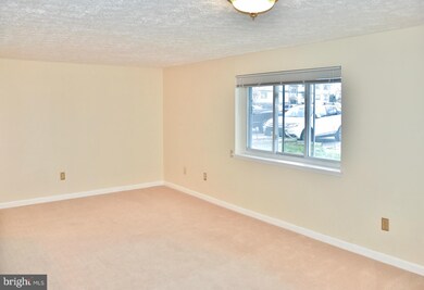 19613 Gunners Branch Rd, Germantown, MD 20876 - photo 5