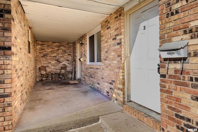 201 Cypress St, Pekin, IL 61554 - photo 2