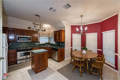 Kitchen & dining area.