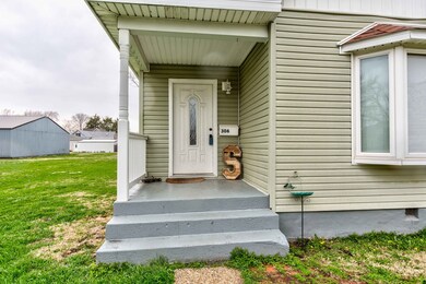 306 E Barker St, Tuscola, IL 61953 - photo 3