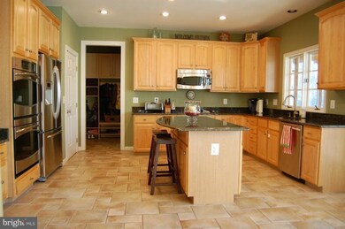 11697 Carson Overlook Ct, Herndon, VA 20170 - photo 5