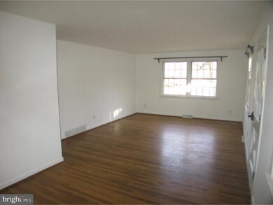 809 Coach Rd, Blackwood, NJ 08012 - photo 2