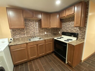 362 Clinton Ave unit Garden Level, Albany, NY 12206 - photo 3