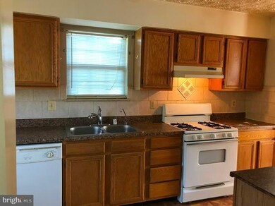 7172 Mahogany Dr, Hyattsville, MD 20785 - photo 6