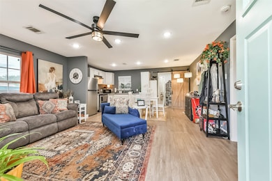 Living/Kitchen combo