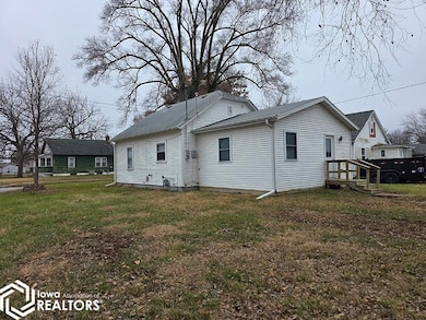 927 E Mary St, Ottumwa, IA 52501 - photo 3