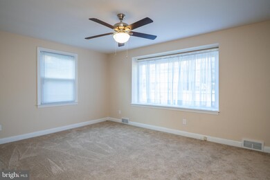 212 W Bellevue Ave, Reading, PA 19605 - photo 6