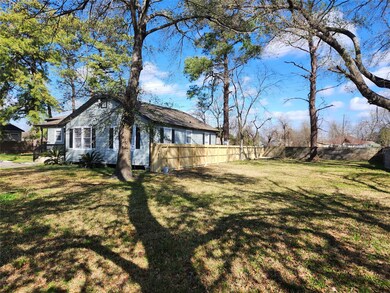 2217 Creston Dr, Houston, TX 77026 - photo 2