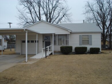 113 W Chestnut Ave, Duncan, OK 73533 - photo 2