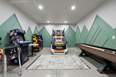Garage/Game Room