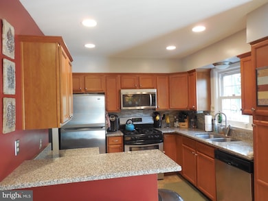 3070 White Birch Ct, Fairfax, VA 22031 - photo 2