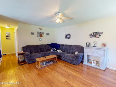 LIVINGROOM4