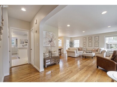 Living Room/Entrance
