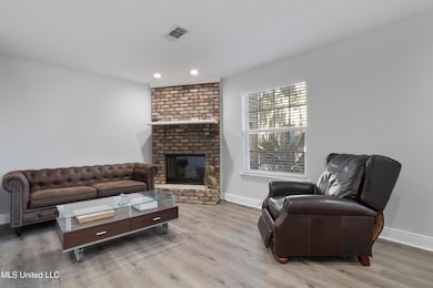 009 LIVING ROOM 2