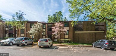 9725 Kings Crown Ct unit 201, Fairfax, VA 22031 - photo 3