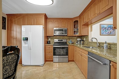1101 Colony Point Cir unit 403, Pembroke Pines, FL 33026 - photo 2