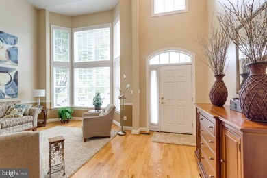 2404 Walled Oak Ct, Falls Church, VA 22043 - photo 4