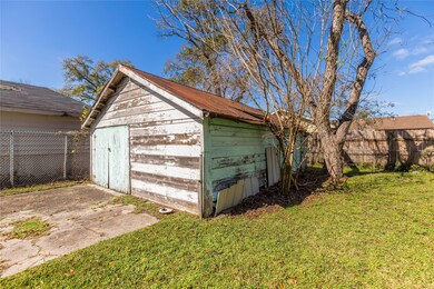 211 Caplin St, Houston, TX 77022 - photo 5