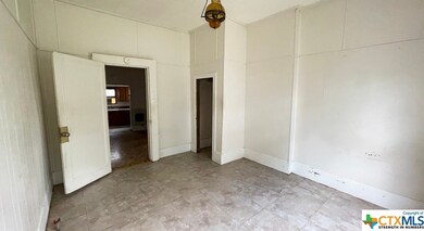 1010 Chestnut St, San Marcos, TX 78666 - photo 4