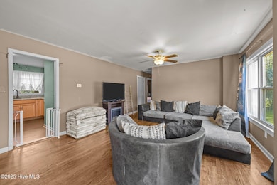 LARGE LIVING ROOM