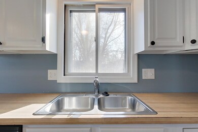 12 Chautauqua Ave, Nashua, NH 03064 - photo 2