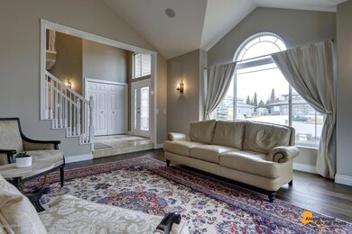 Formal Living Room w/Vaulted Ceiling