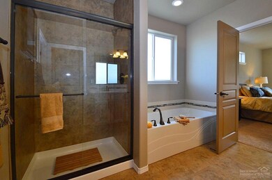 3254 SW Obsidian Ct unit 33, Redmond, OR 97756 - photo 3