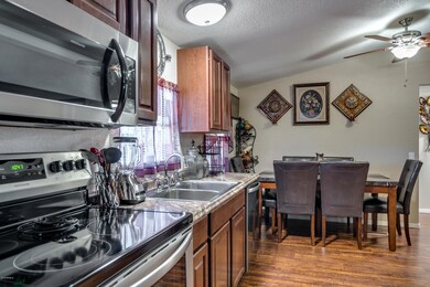 834-W-Foothill-Street-10