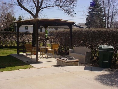 Patio / Firepit<|><|>