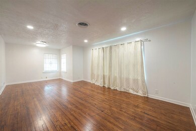 8815 Shady Dr, Houston, TX 77016 - photo 5