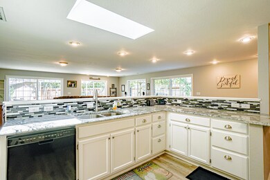 3398 Green Acres Dr, Central Point, OR 97502 - photo 4