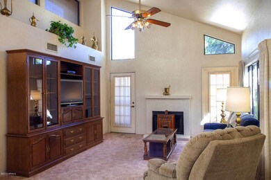 LivingRoom & fireplace