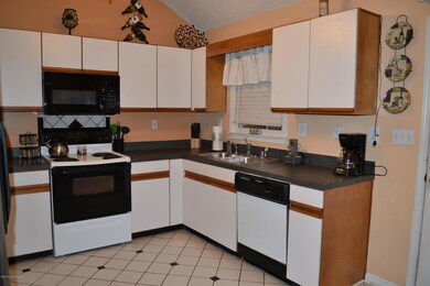 5809 Hudson Lake Dr, Louisville, KY 40291 - photo 7