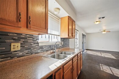 10634 Onslow St, Houston, TX 77016 - photo 6