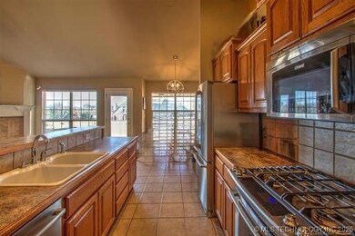 4310 S Tamarack Ave, Broken Arrow, OK 74011 - photo 5