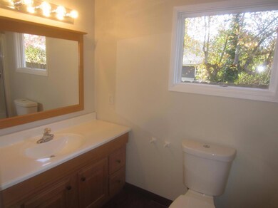 205 NW Savage St, Grants Pass, OR 97526 - photo 6