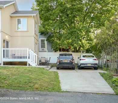 845 W Fingerboard Rd, Staten Island, NY 10305 - photo 3