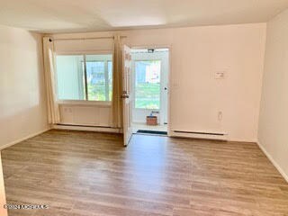 318C Large Living Room New Flooring & wi