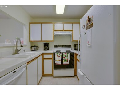 20120 Larkspur Ln unit 84, West Linn, OR 97068 - photo 5