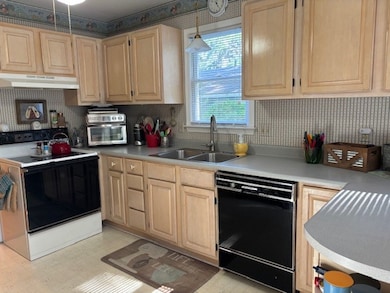kitchen between family room and dining room