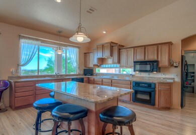 Large Island & Coordinated Appliances